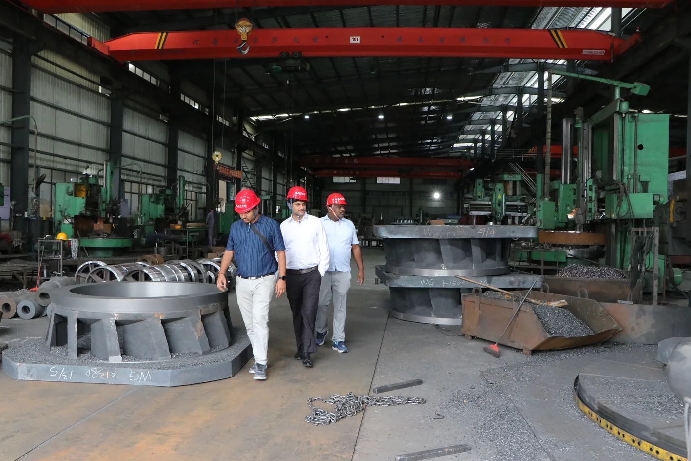 Indian customers visiting the CRONUS machining workshop